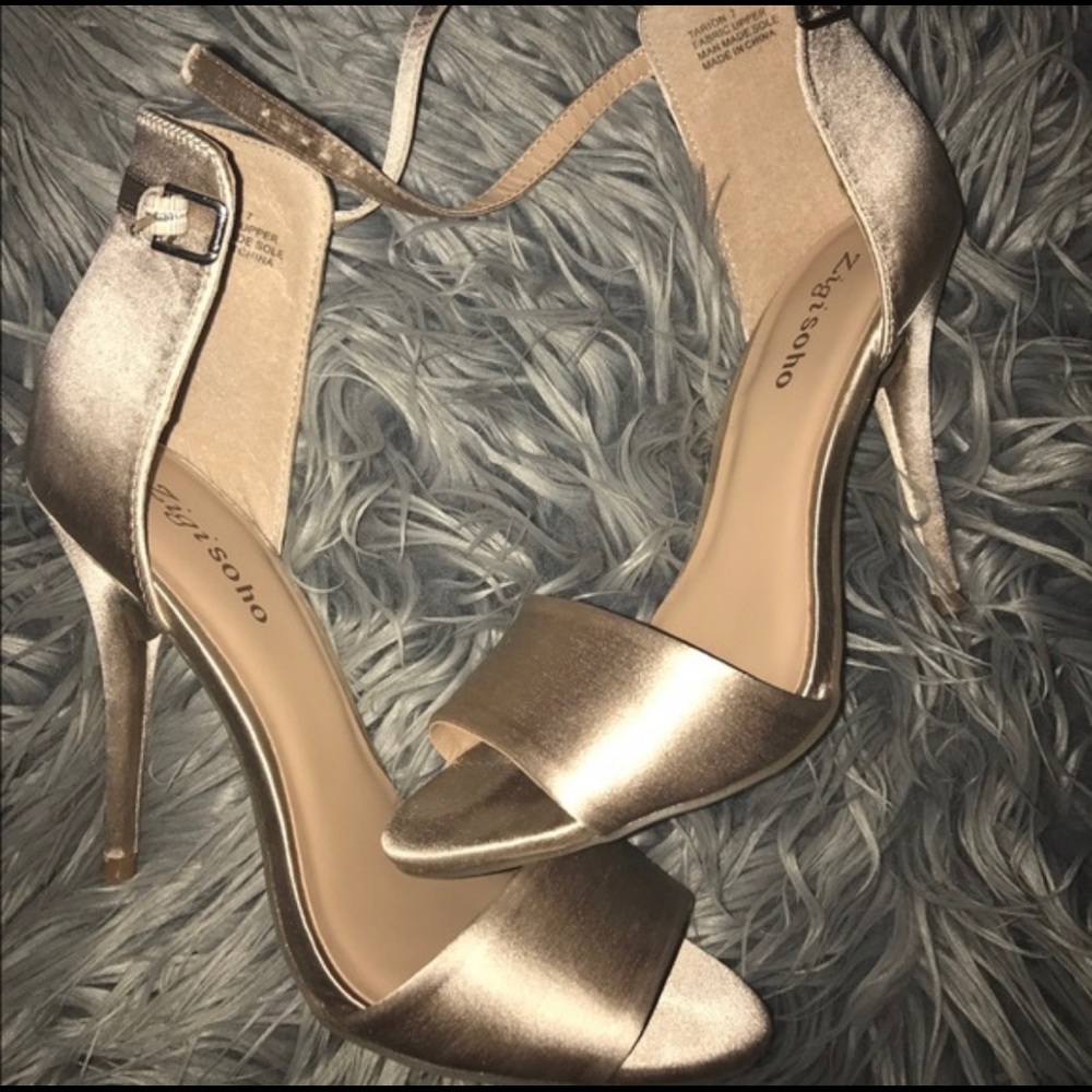 Beautiful satin Zigi Soho heels